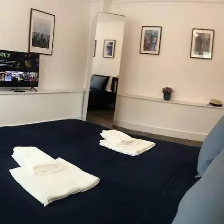 شقة The Blue Akarattya بالاتونكينيشي