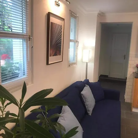 The Blue Akarattya بالاتونكينيشي