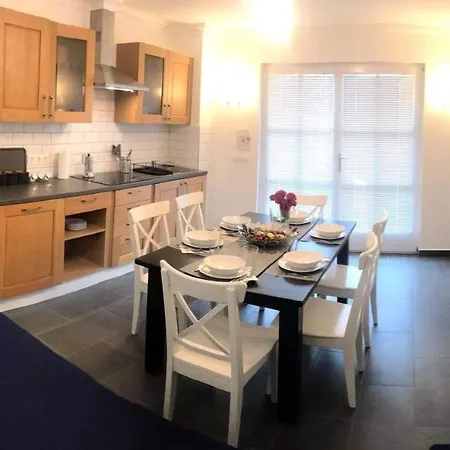 The Blue Akarattya بالاتونكينيشي