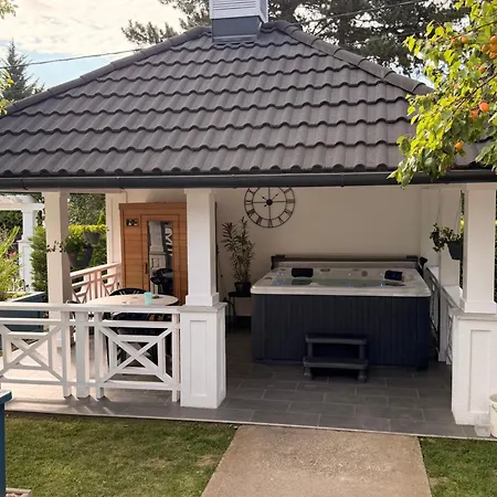 Apartman The Blue Akarattya