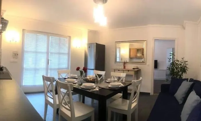 The Blue Akarattya شقة *