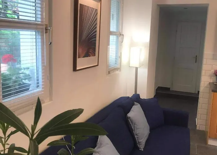 The Blue Akarattya بالاتونكينيشي