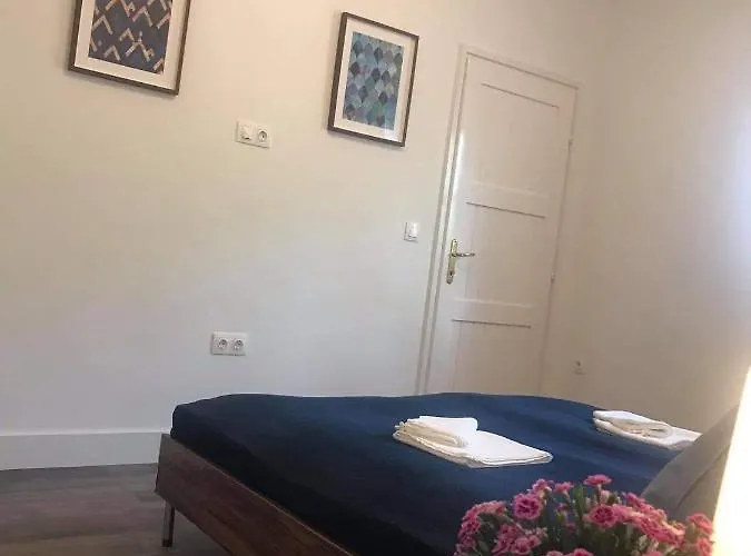 The Blue Akarattya شقة