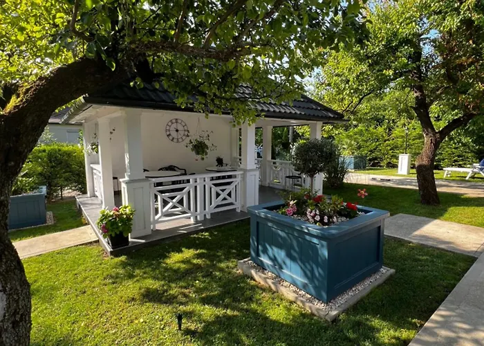 The Blue Akarattya דירה