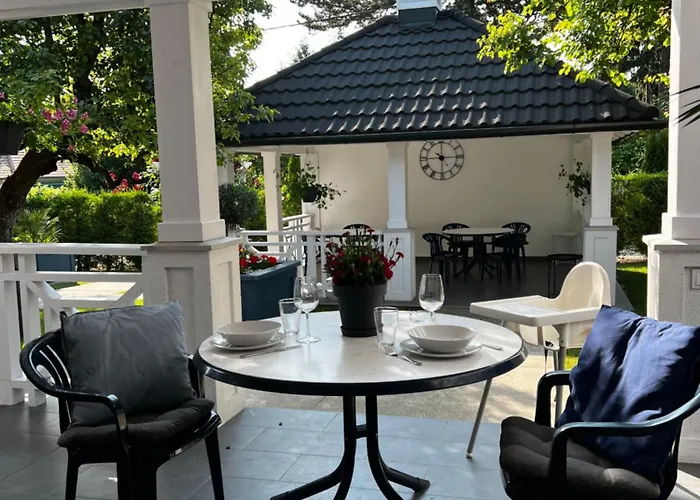 شقة The Blue Akarattya بالاتونكينيشي